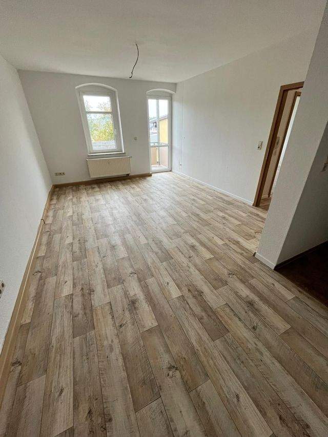 Schöne geräumige 2 Raum Wohnung mit Balkon Lichtenstein zu vermieten - Photo 1
