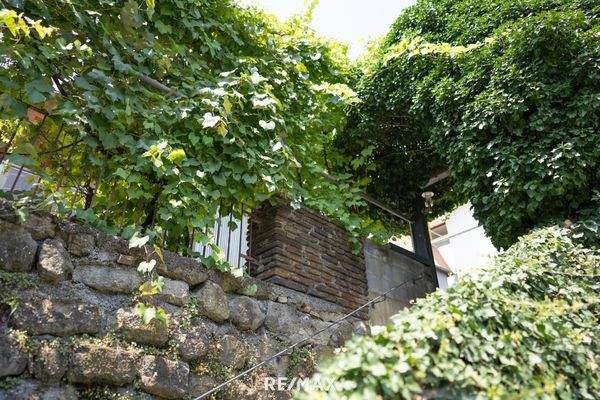 Stiege zum Haupt- und Nebenhaus