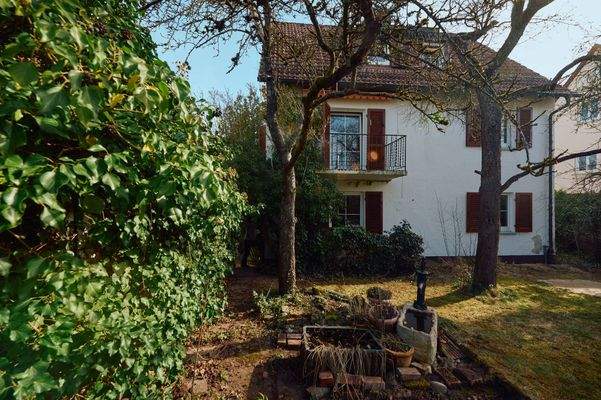 Objektansicht mit Garten 