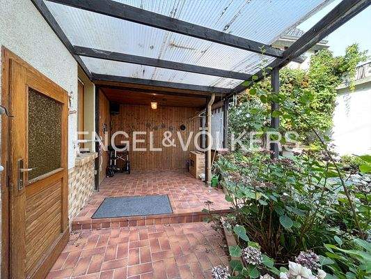 Überdachte Terrasse