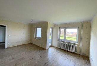 Wohnzimmer und Balkon