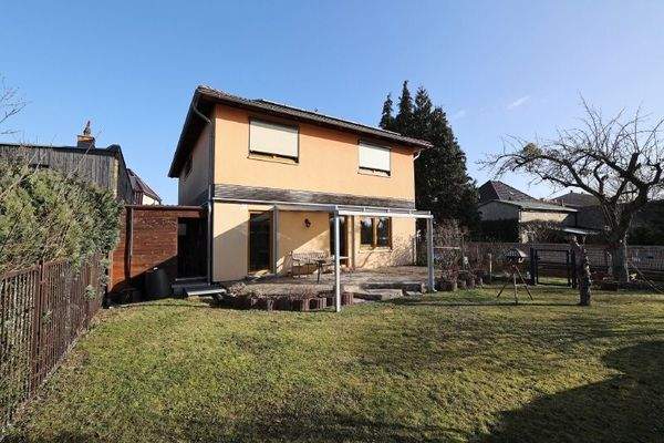 Rückansicht mit Garten