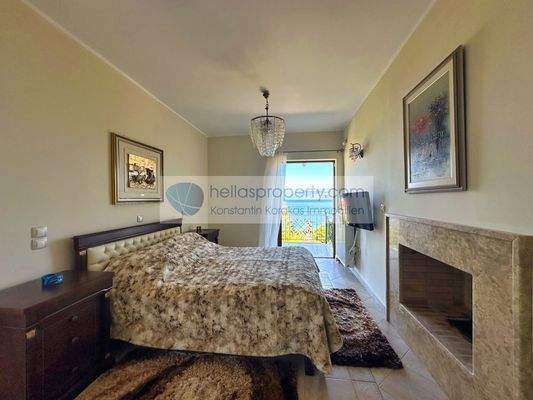 db024341f0d64bd3b42c27053a21a227-original