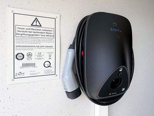 Garage: ...und die Wallbox ist auch schon da