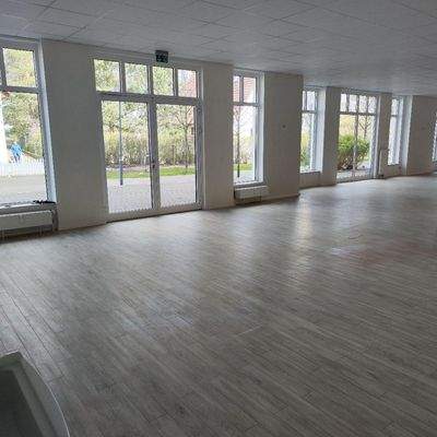 1. Großen Schaufenster teilweise zum öffnen, 2 gro