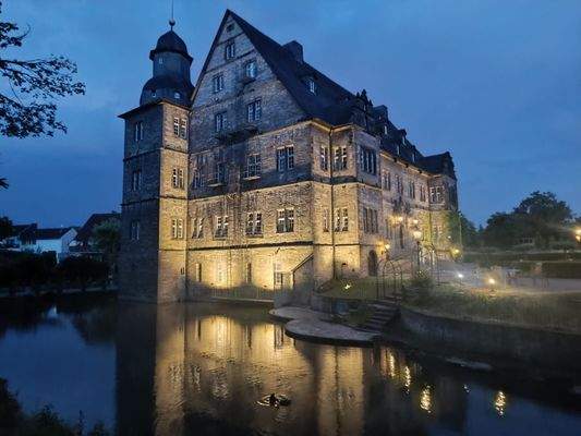 Schloss Erwitte bei Nacht.JPG