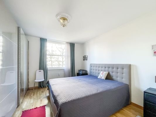 großes Schlafzimmer n. Norden