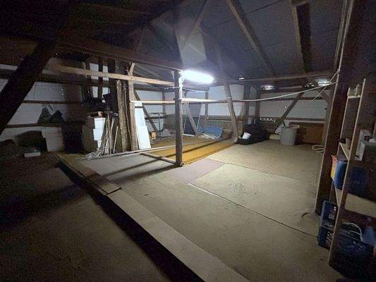 WE 2 - OG: Dachboden oder A...