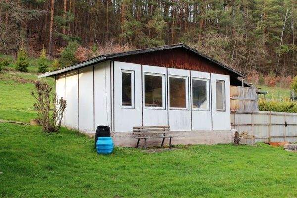 Holzlager-Nebengebäude