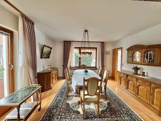 Großes Wohnzimmer ...