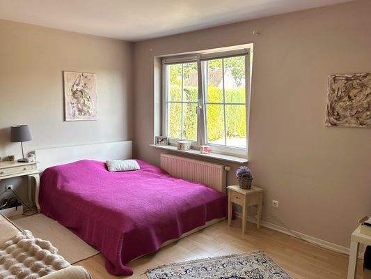 Hell & gut geschnittenes Zimmer auf der unteren Ebene