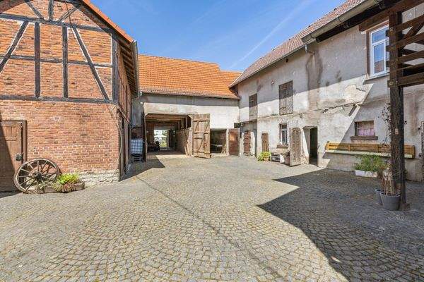 Innenhof, traditionell gepflastert 