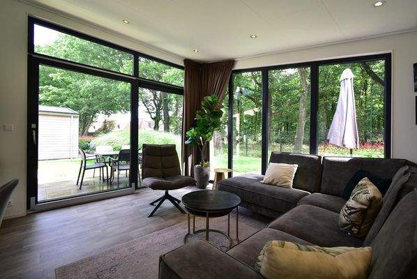 wohnzimmer-kaufen-kaatsheuvel-grosse-fenster-moder