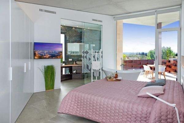 4daeeb9f-134f-4d4e-8cbc-2a221b1a5ea7