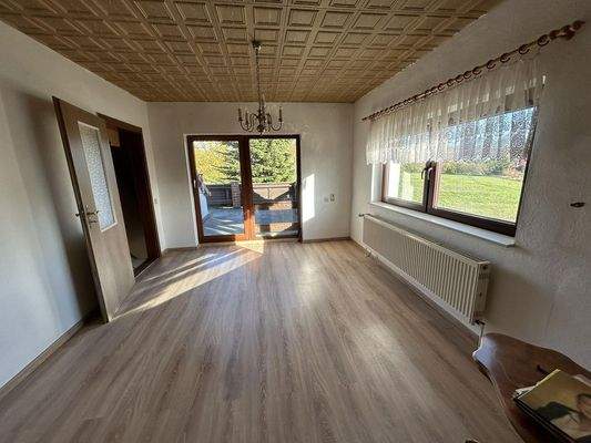 Zimmer m. Balkon 1. OG