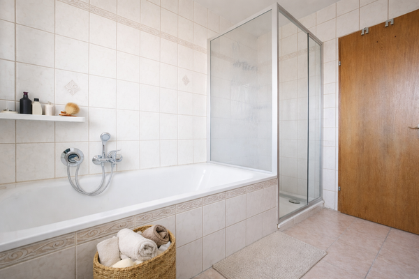 Bad virtuell möbliert