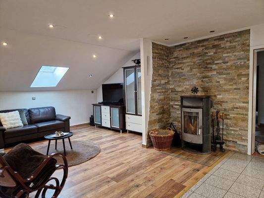 FEWO Wohnbereich mit Holzofen