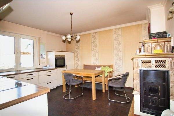 Küche mit Kachelofen