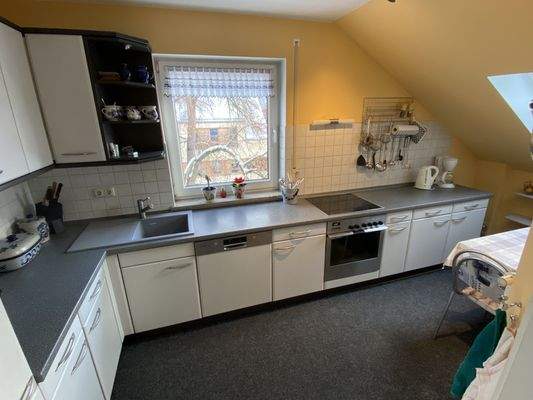 Gepflegte Küche mit viel Licht