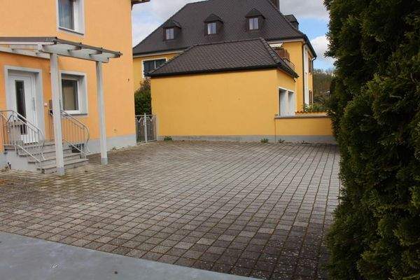 Außenansicht (Bild 5) - Stellplätze