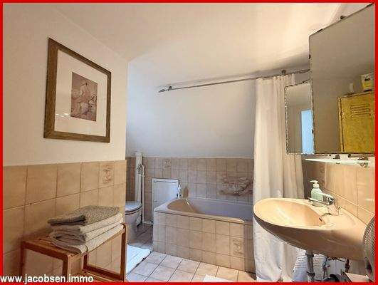 Bad im Dachgeschoss