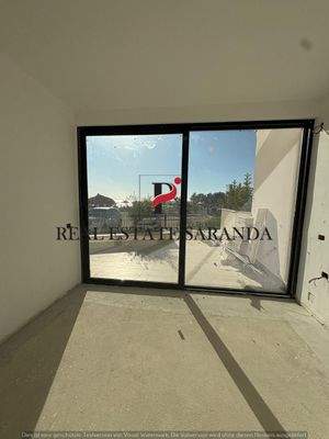 WhatsApp Image 2025-09-20 at 13.50.50-2.jpeg