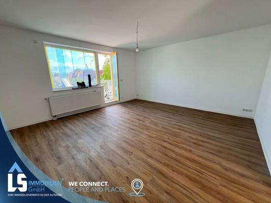 Wohnzimmer mit Balkon