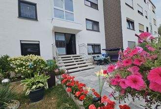 Wohnung im Erdgeschoss, rechts