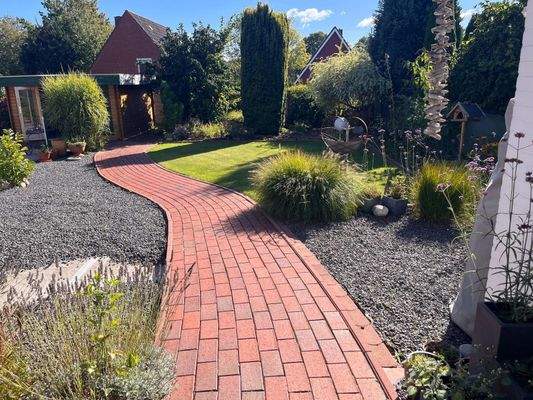 gepflegt angelegter Garten