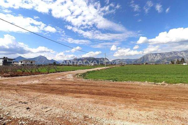 Detached House with Magnificent Mountain View in Antalya Döşemealtı