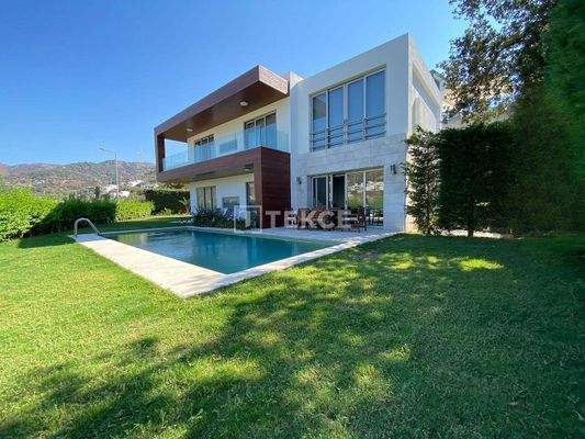 Detached Villa with Private Pool Near Yalıkavak Marina