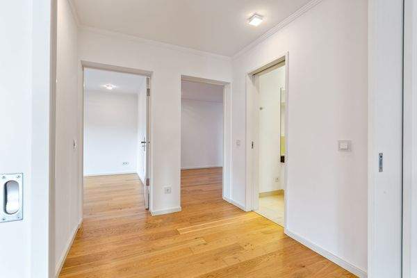 Flur mit Schiebetüren