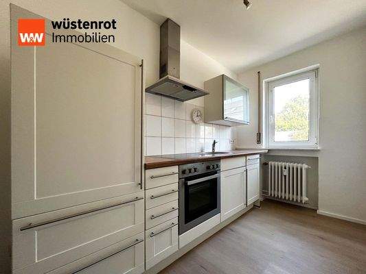 Küche: Helle Klarheit und Holzoptik – ein ruhiger Ort für den Duft von frisch Gekochtem