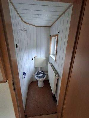 2. Toilette auf halber Treppe