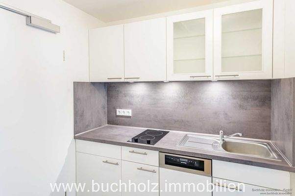 Küchenzeile mit Geschirrspüler