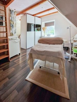Individuell nutzbares Zimmer im DG
