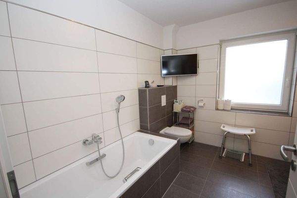 Vollbad mit Duschbereich