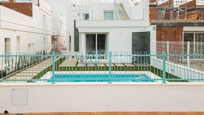 3-Bedroom Villas with Pools and Parking in Los Alcázares Murcia