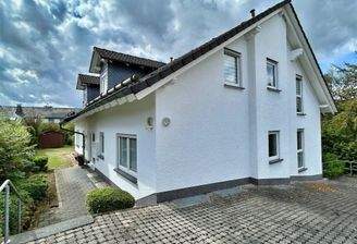 Außenansicht mit Eingangstür