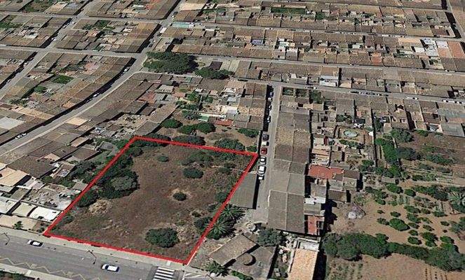 Mehrfamilienhausgrundstück für 22 Wohnungen zum Verkauf in Campos, Mallorca.