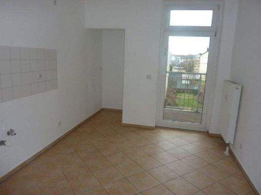 Küche mit Balkonzugang