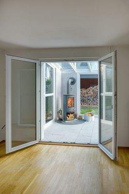 Wohn- und Esszimmer mit Ausgang zum Wintergarten