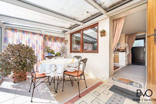 Wintergarten mit Zugang ins Haus