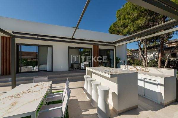 Detached Villas with Private Pools in Pinar de Campoverde Spain