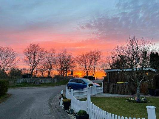 Parkplatz vor dem Schuppen.jpg
