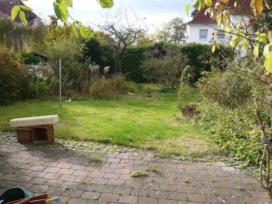 Garten von der Terrasse aus