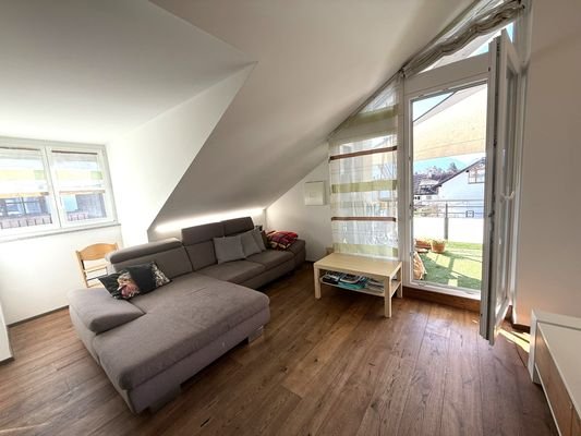 lichtreiches Wohnzimmer