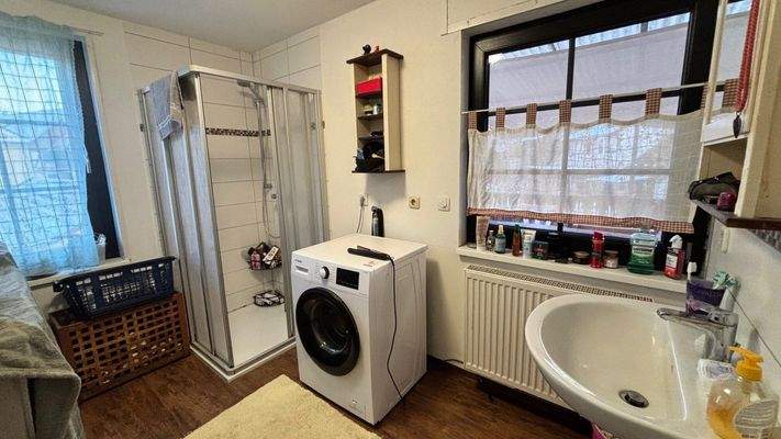 Das Badezimmer im OG