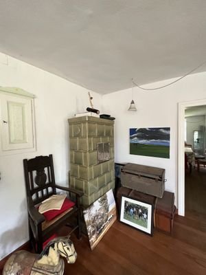 Kachelofen im Wohnzimmer