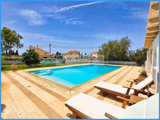 bcdab22a4d424cc78cb2f182c00e491a-original